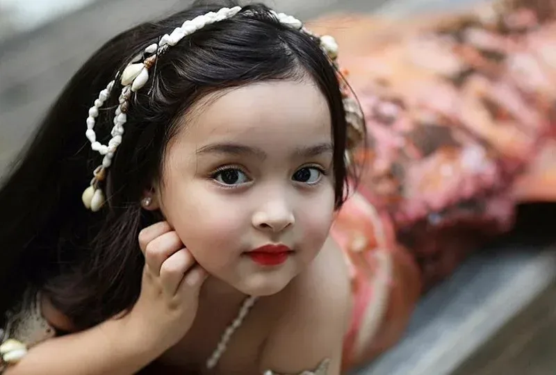 Ảnh em bé gái với phong cách thời trang dễ thương Ảnh em bé gái với phong cách thời trang dễ thương