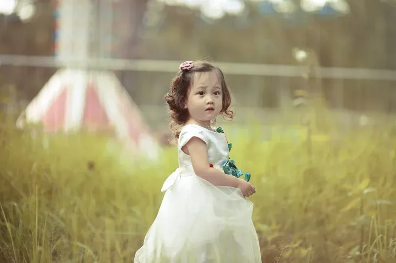 Nét đẹp tinh khiết trong ảnh em bé gái Nét đẹp tinh khiết trong ảnh em bé gái