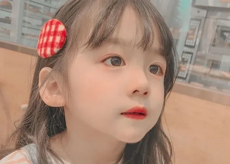 Bức ảnh em bé gái dễ thương mang lại niềm vui cho mọi người Bức ảnh em bé gái dễ thương mang lại niềm vui cho mọi người