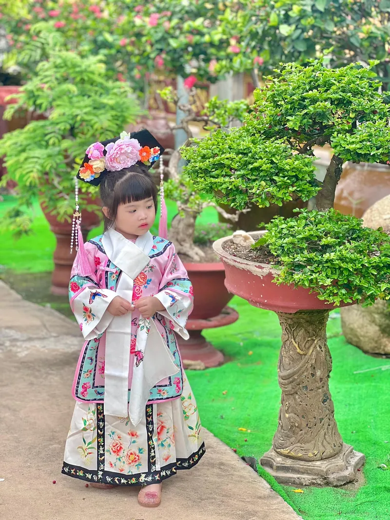 Bức ảnh em bé gái dễ thương mang lại cảm giác ấm áp Bức ảnh em bé gái dễ thương mang lại cảm giác ấm áp