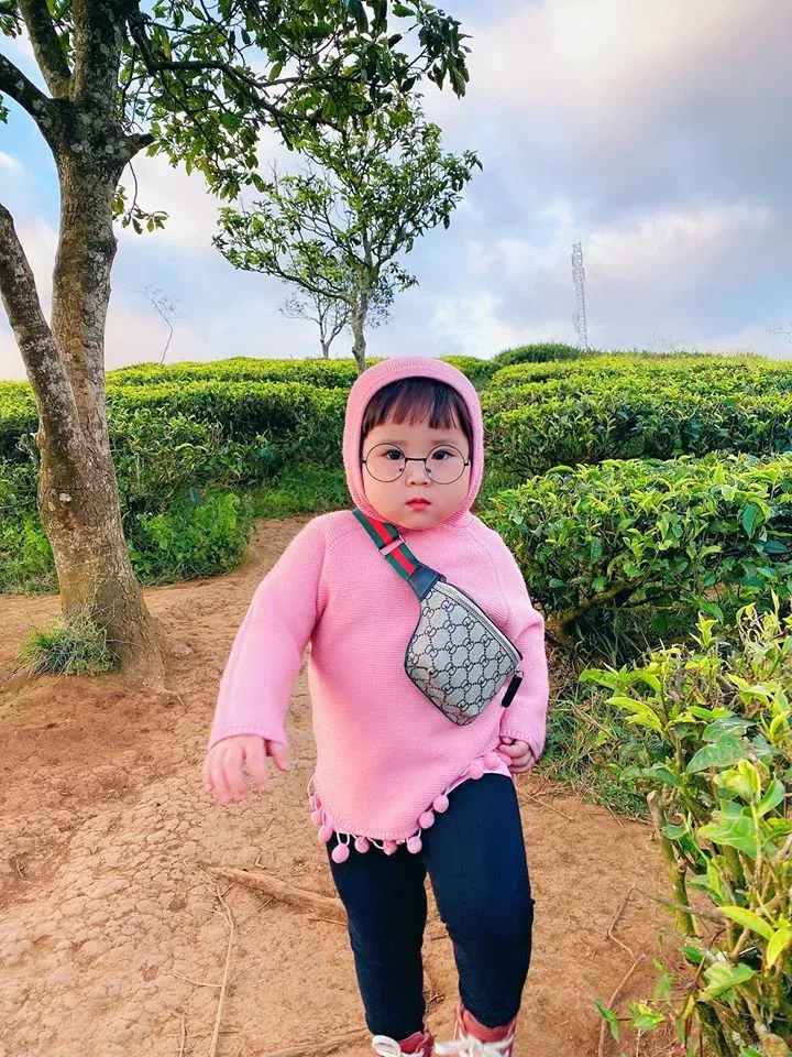 Nét đẹp trong sáng trong ảnh em bé gái đáng yêu Nét đẹp trong sáng trong ảnh em bé gái đáng yêu