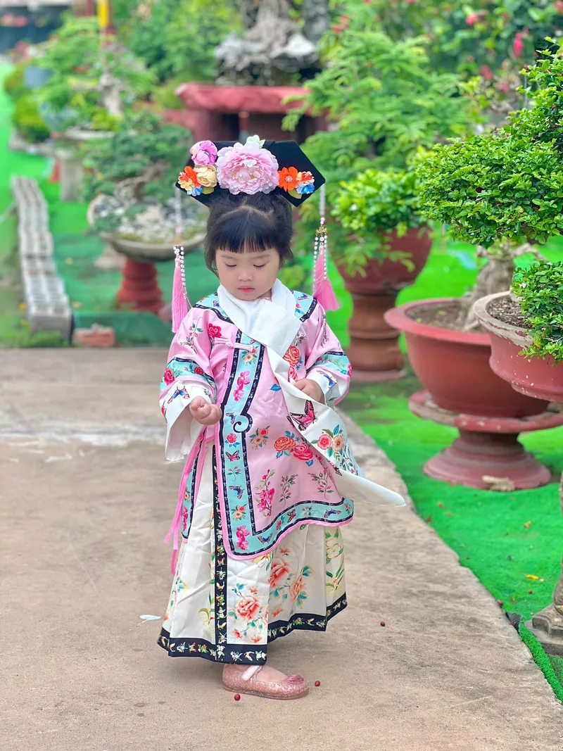 Ảnh em bé gái dễ thương với nét cười hồn nhiên Ảnh em bé gái dễ thương với nét cười hồn nhiên
