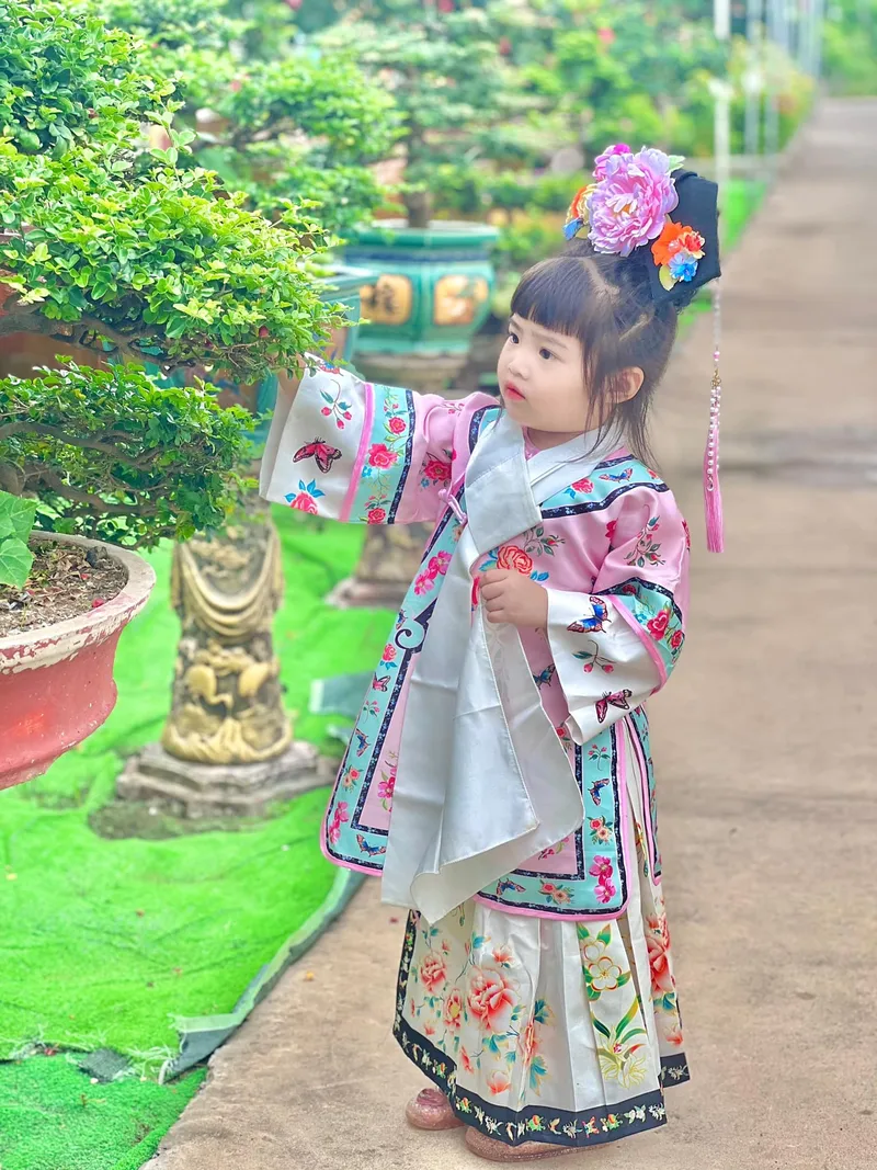 Sự dễ thương trong từng khoảnh khắc của ảnh em bé gái Sự dễ thương trong từng khoảnh khắc của ảnh em bé gái