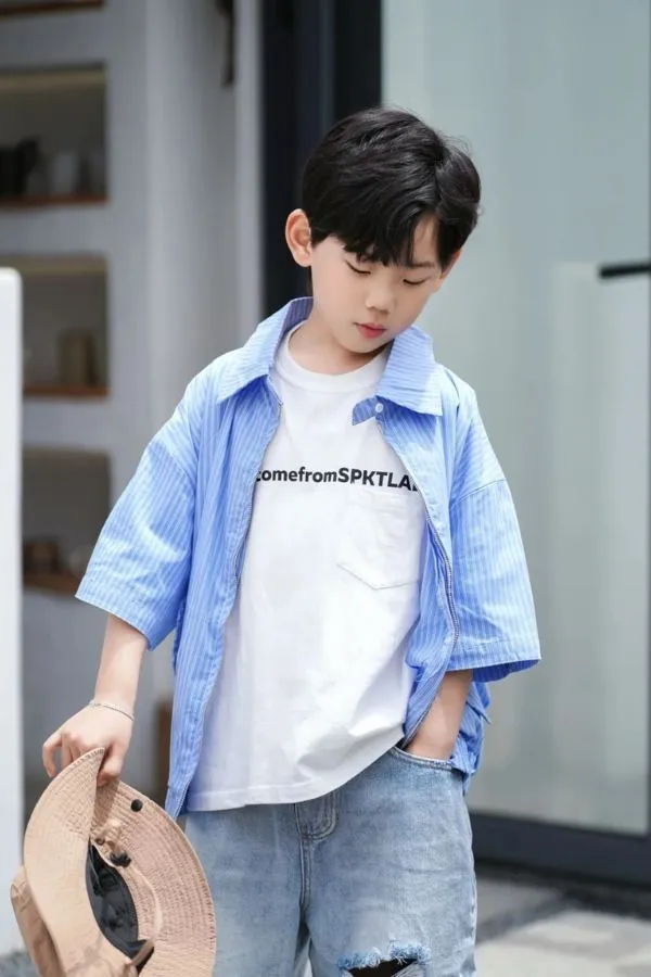 Hình ảnh bé trai 8 tuổi tràn đầy năng lượng Hình ảnh bé trai 8 tuổi tràn đầy năng lượng
