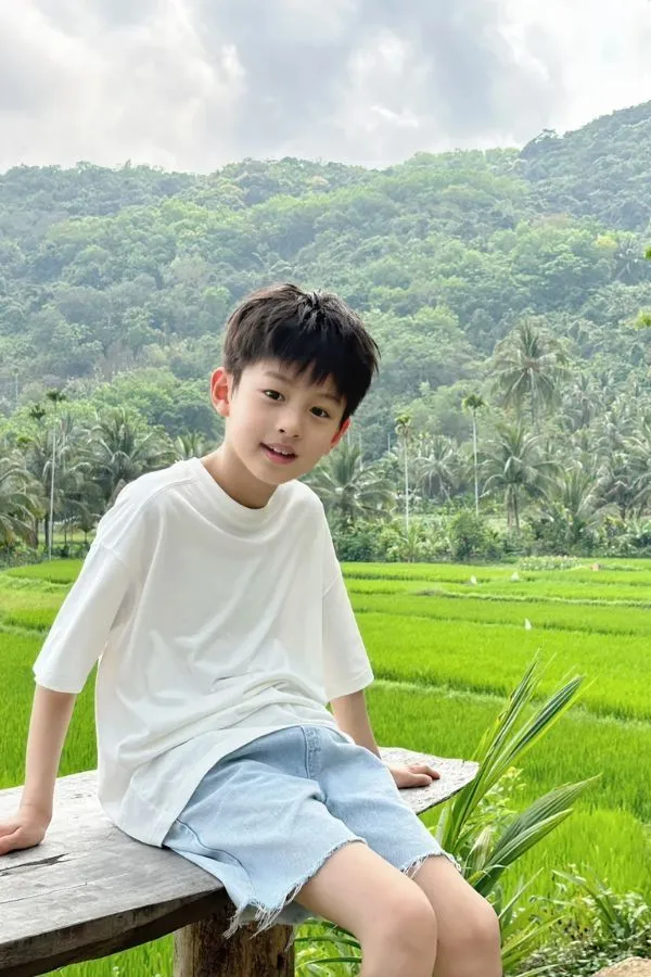 Ảnh bé trai 8 tuổi đẹp và tươi sáng Ảnh bé trai 8 tuổi đẹp và tươi sáng