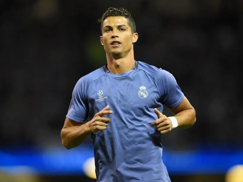 Ronaldo đẹp trai với phong cách lịch lãm khiến fan phát cuồng Ronaldo đẹp trai với phong cách lịch lãm khiến fan phát cuồng