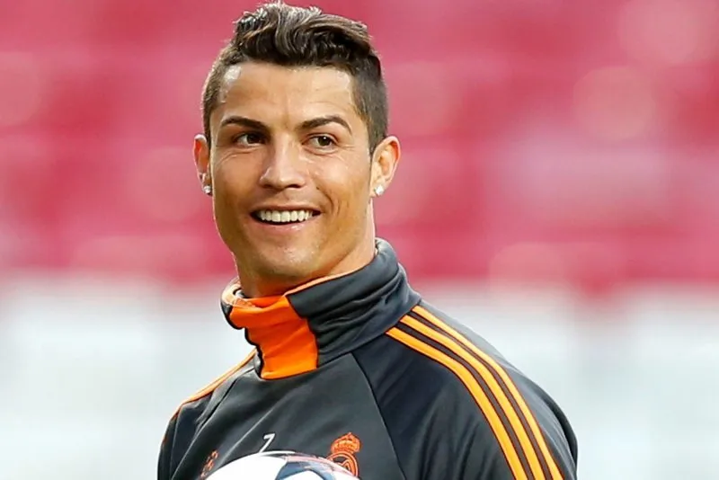 Ronaldo đẹp trai đầy tự tin trong buổi phỏng vấn Ronaldo đẹp trai đầy tự tin trong buổi phỏng vấn