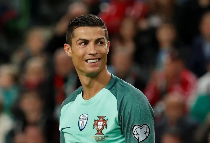 Hình ảnh Ronaldo đẹp trai với phong thái cuốn hút Hình ảnh Ronaldo đẹp trai với phong thái cuốn hút