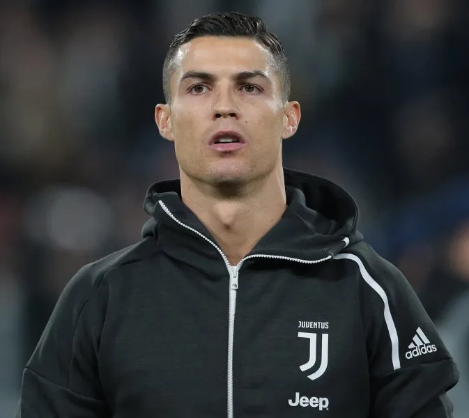Ronaldo đẹp trai cuốn hút với ánh mắt đầy tự tin Ronaldo đẹp trai cuốn hút với ánh mắt đầy tự tin