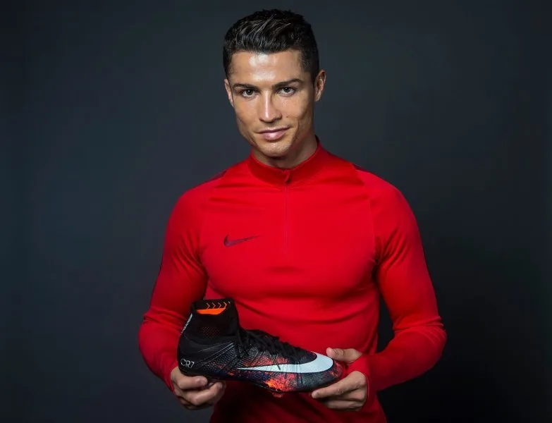 Hình ảnh Ronaldo đẹp trai trong bộ vest sang trọng Hình ảnh Ronaldo đẹp trai trong bộ vest sang trọng