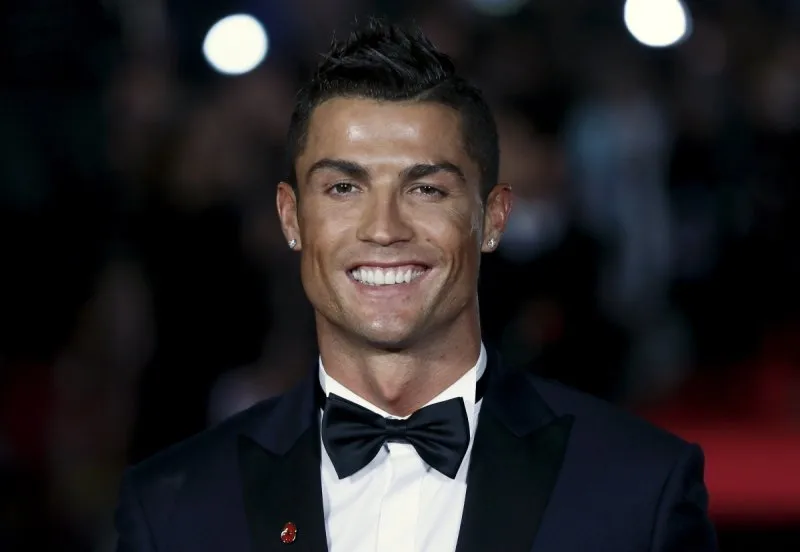 Ronaldo đẹp trai khiến fan không thể rời mắt Ronaldo đẹp trai khiến fan không thể rời mắt