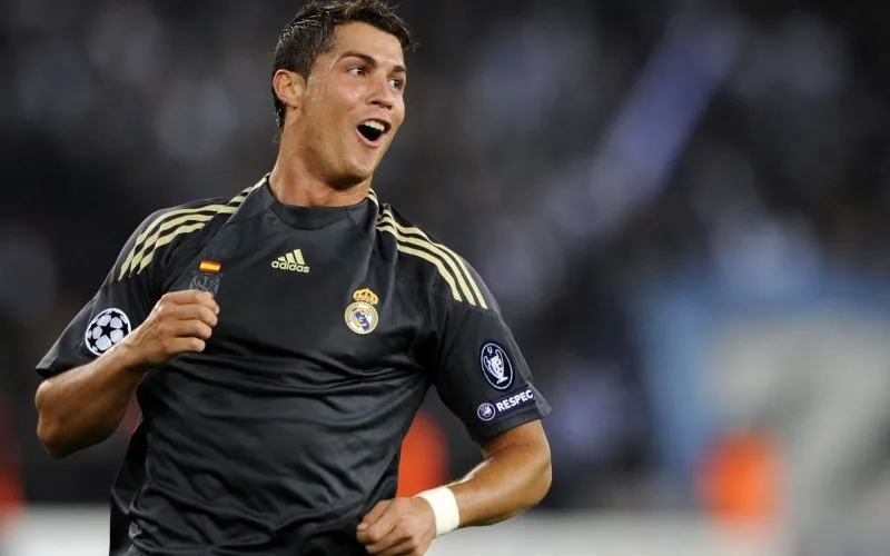 Ronaldo đẹp trai và quyến rũ trong mọi khoảnh khắc Ronaldo đẹp trai và quyến rũ trong mọi khoảnh khắc