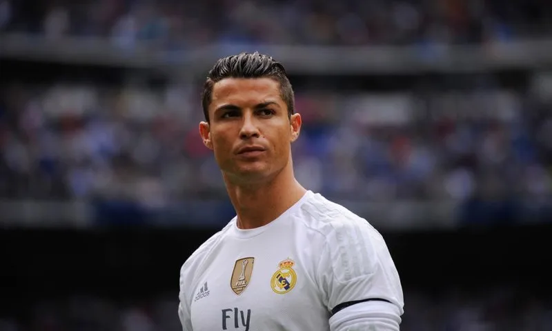 Ronaldo đẹp trai với phong cách mạnh mẽ đầy bản lĩnh Ronaldo đẹp trai với phong cách mạnh mẽ đầy bản lĩnh