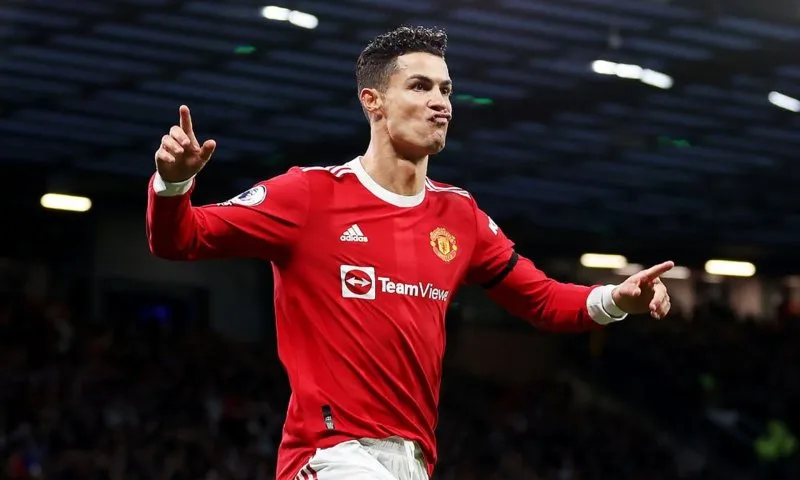 Ronaldo đẹp trai và luôn nổi bật trong mọi khung hình Ronaldo đẹp trai và luôn nổi bật trong mọi khung hình