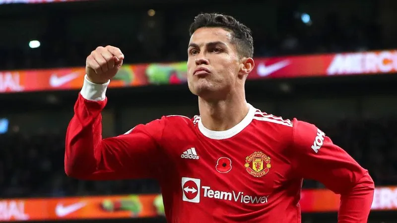 Ronaldo đẹp trai tỏa sáng trong từng khoảnh khắc đời thường Ronaldo đẹp trai tỏa sáng trong từng khoảnh khắc đời thường