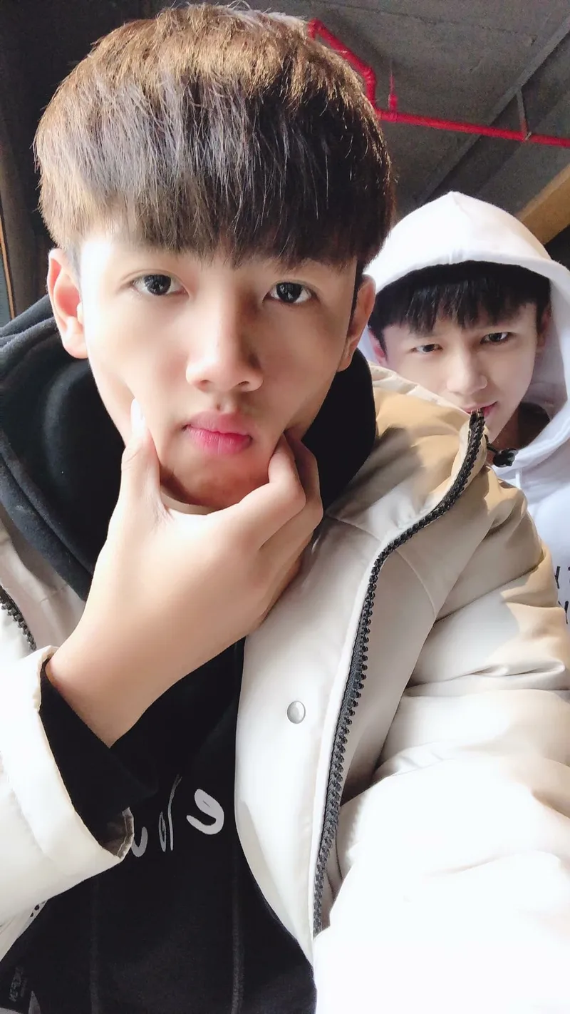 Gương mặt ngây thơ của trai 14 tuổi Việt Nam Gương mặt ngây thơ của trai 14 tuổi Việt Nam
