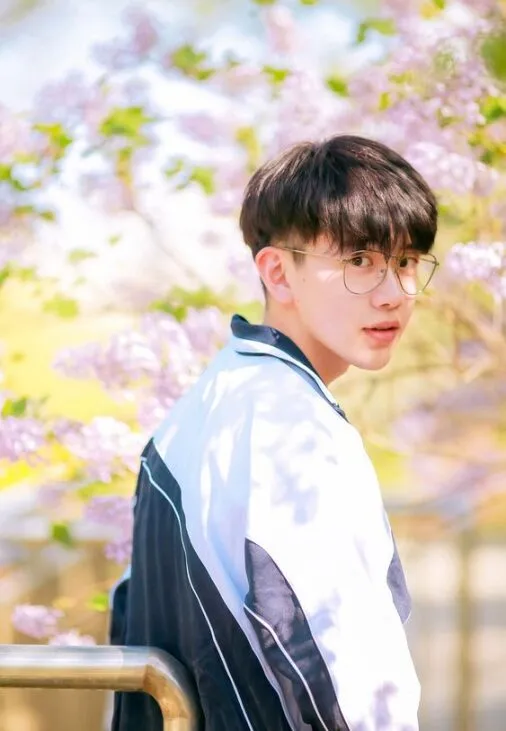 Hình ảnh trai 14 tuổi Việt Nam với nụ cười tươi Hình ảnh trai 14 tuổi Việt Nam với nụ cười tươi