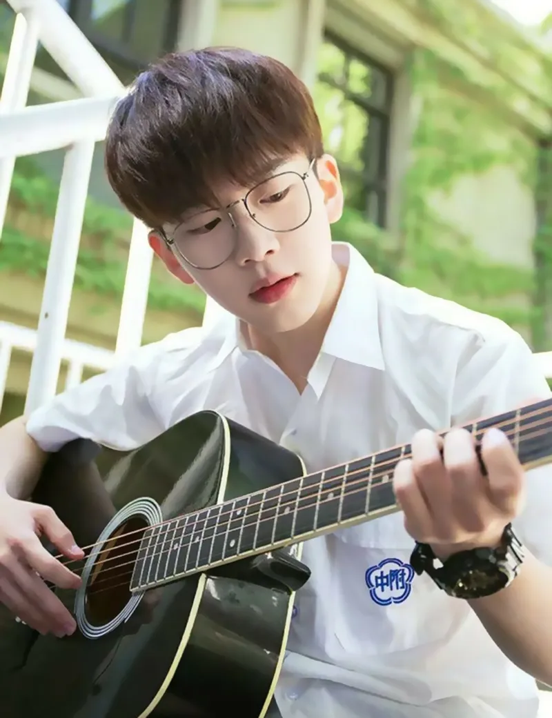 Khoảnh khắc đẹp trai của trai 14 tuổi Việt Nam Khoảnh khắc đẹp trai của trai 14 tuổi Việt Nam