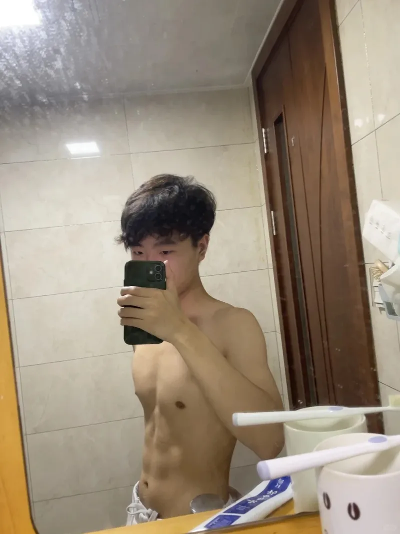 Hình ảnh trai 6 múi học sinh đậm chất thể thao và năng động Hình ảnh trai 6 múi học sinh đậm chất thể thao và năng động