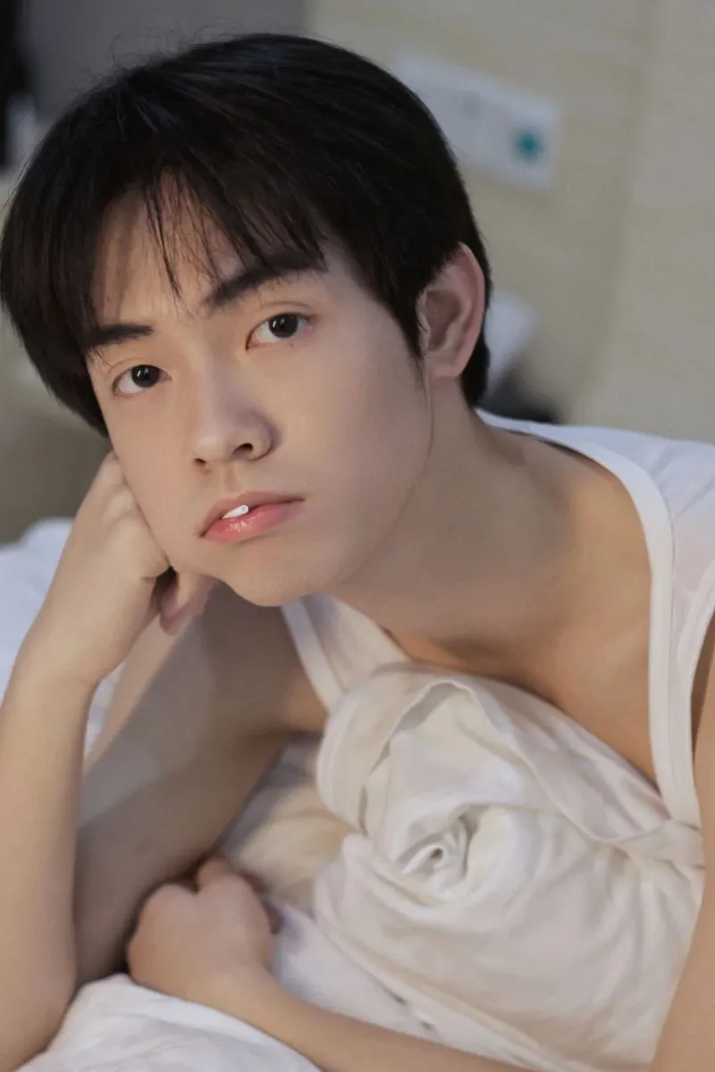 Ảnh trai cam thường sắc nét từ góc nhìn gần gũi Ảnh trai cam thường sắc nét từ góc nhìn gần gũi