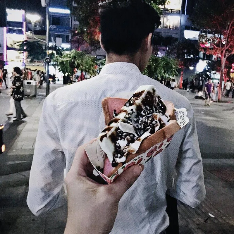 Làn gió nhẹ thoảng qua bức ảnh trai chụp sau lưng bình yên Làn gió nhẹ thoảng qua bức ảnh trai chụp sau lưng bình yên