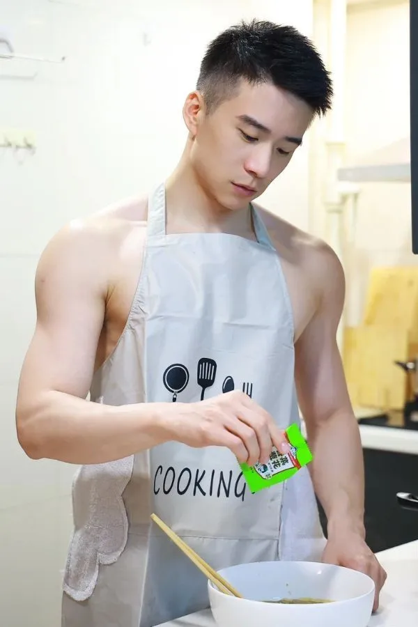 Cảm hứng từ hình ảnh trai đẹp đang nấu ăn Cảm hứng từ hình ảnh trai đẹp đang nấu ăn