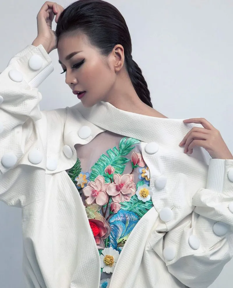 Hình đẹp Thanh Hằng với phong cách đậm chất hiện đại Hình đẹp Thanh Hằng với phong cách đậm chất hiện đại