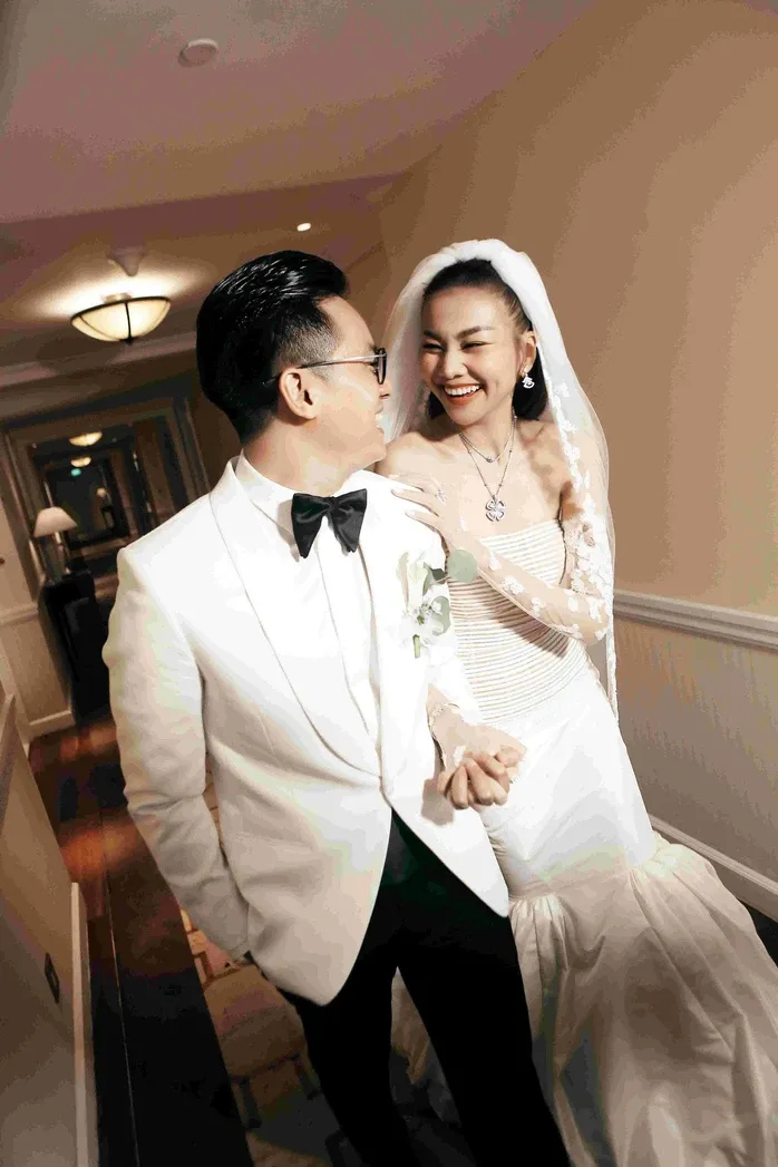 Thanh Hằng nổi bật trong ánh sáng lấp lánh Thanh Hằng nổi bật trong ánh sáng lấp lánh