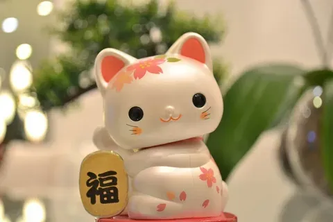 Thêm nét đáng yêu với hình nền mèo thần tài dễ thương