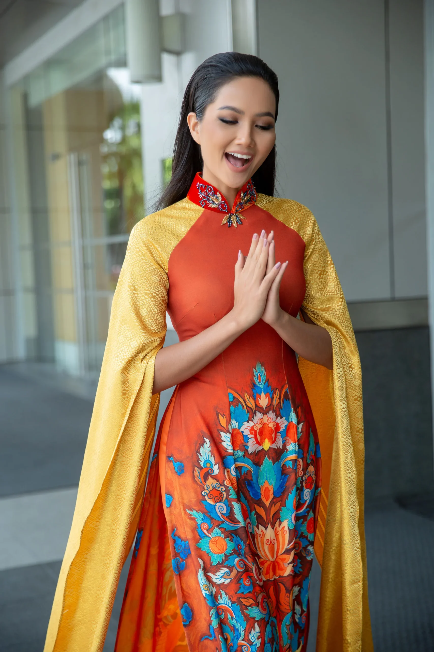 Nét đẹp tự nhiên của H'Hen Niê. Nét đẹp tự nhiên của H'Hen Niê.