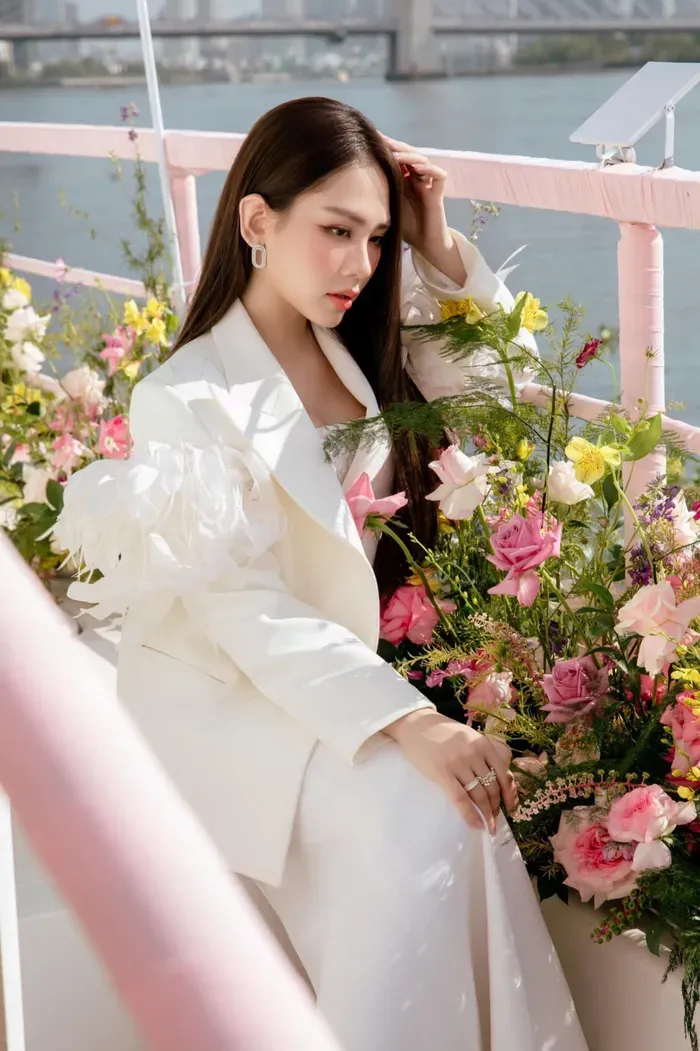 Ánh mắt tươi sáng của hoa hậu Huỳnh Nguyễn Mai Phương Ánh mắt tươi sáng của hoa hậu Huỳnh Nguyễn Mai Phương
