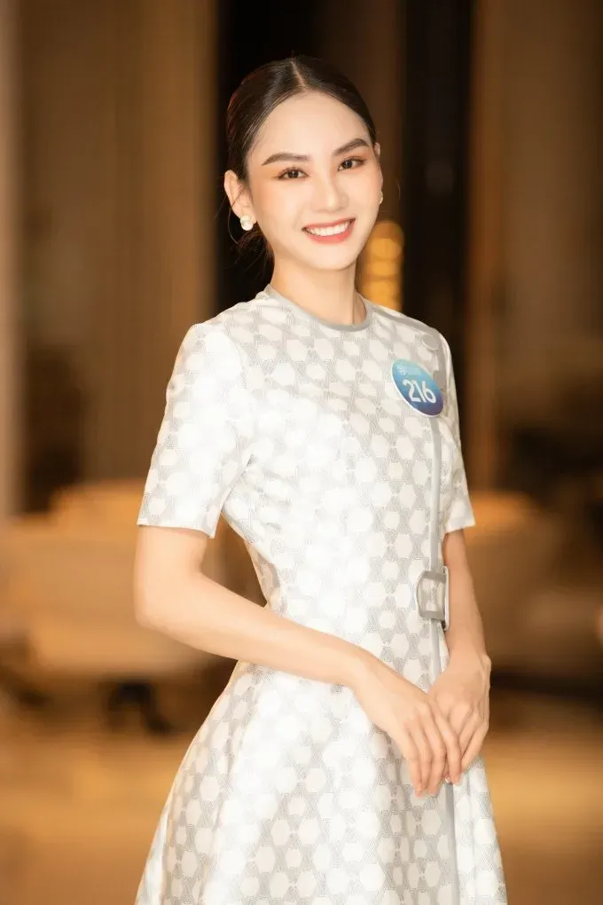 Ánh mắt sáng ngời của hoa hậu Huỳnh Nguyễn Mai Phương Ánh mắt sáng ngời của hoa hậu Huỳnh Nguyễn Mai Phương