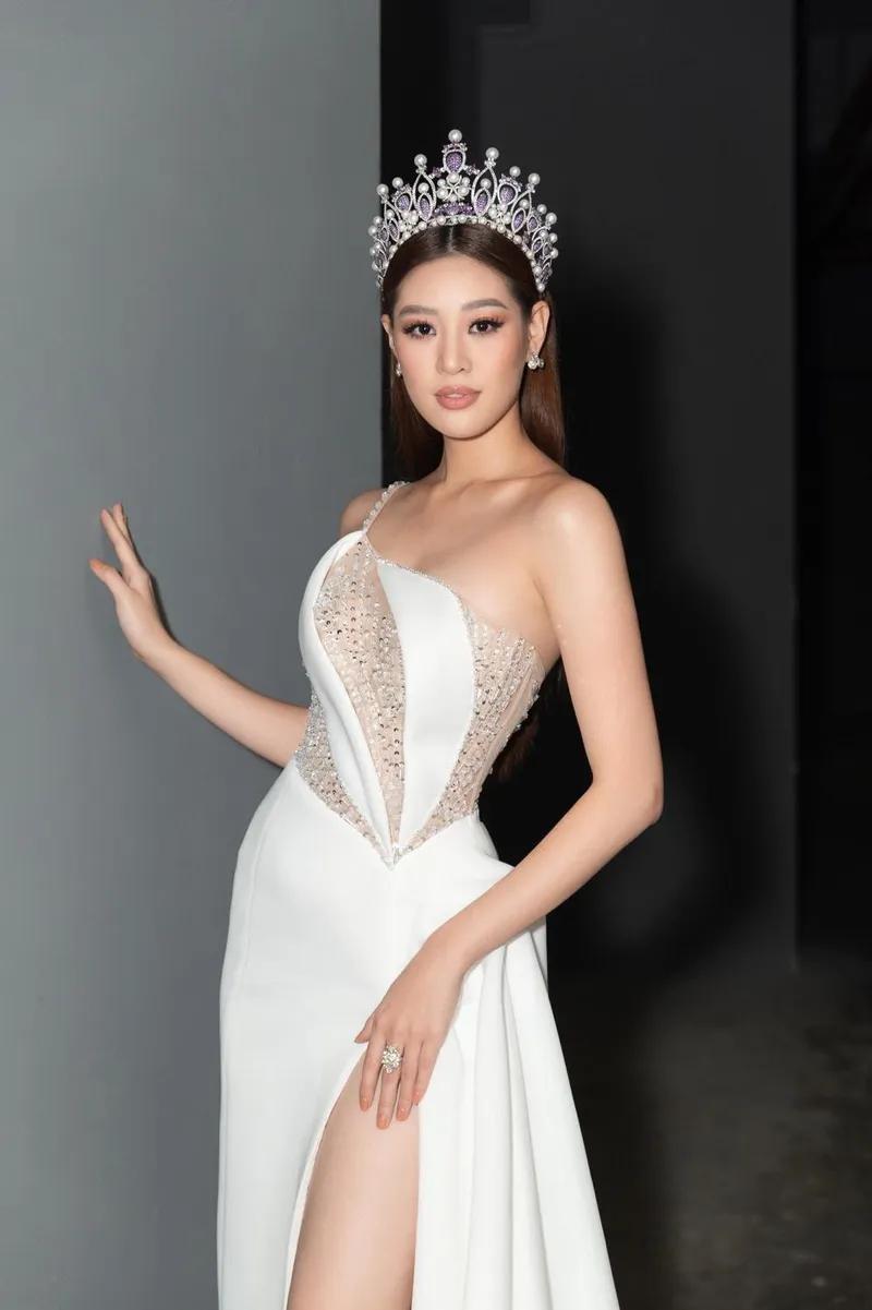 Khánh Vân cuốn hút qua ánh mắt và nụ cười rạng rỡ