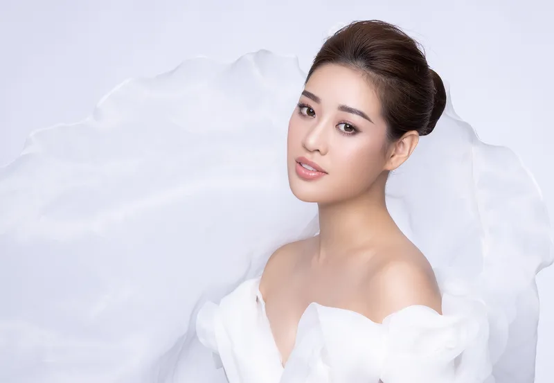 Vẻ đẹp Khánh Vân lung linh trong không gian lãng mạn