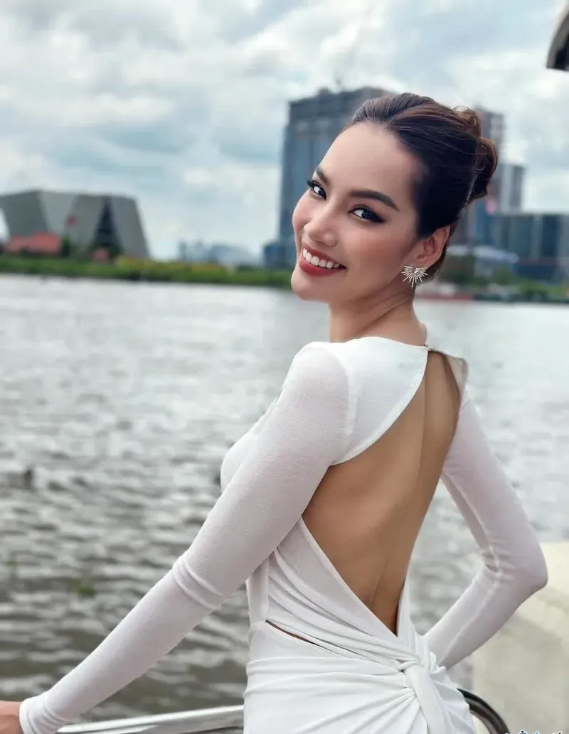 Vẻ đẹp sắc nét của hoa hậu Lê Hoàng Phương Vẻ đẹp sắc nét của hoa hậu Lê Hoàng Phương