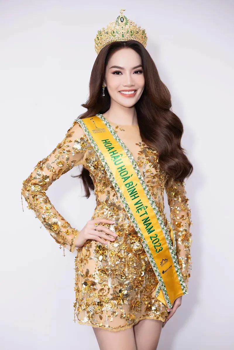 Vẻ đẹp dịu dàng của hoa hậu Lê Hoàng Phương Vẻ đẹp dịu dàng của hoa hậu Lê Hoàng Phương