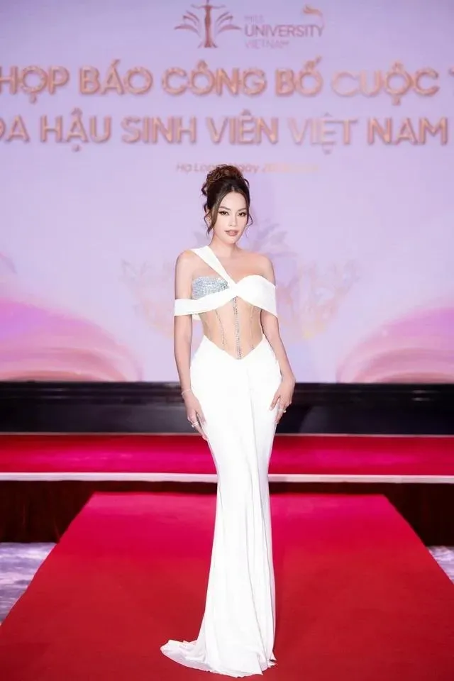 Vẻ đẹp nhẹ nhàng của hoa hậu Lê Hoàng Phương Vẻ đẹp nhẹ nhàng của hoa hậu Lê Hoàng Phương