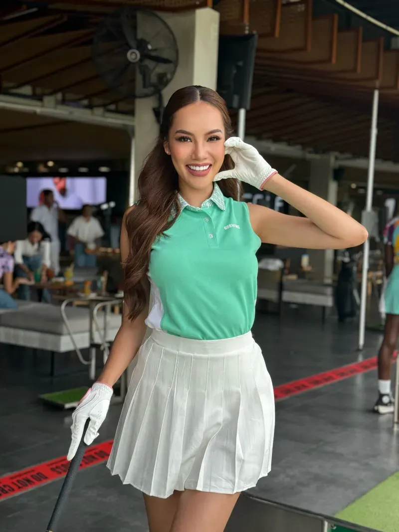 Hoa hậu Lê Hoàng Phương với vẻ đẹp dịu dàng Hoa hậu Lê Hoàng Phương với vẻ đẹp dịu dàng