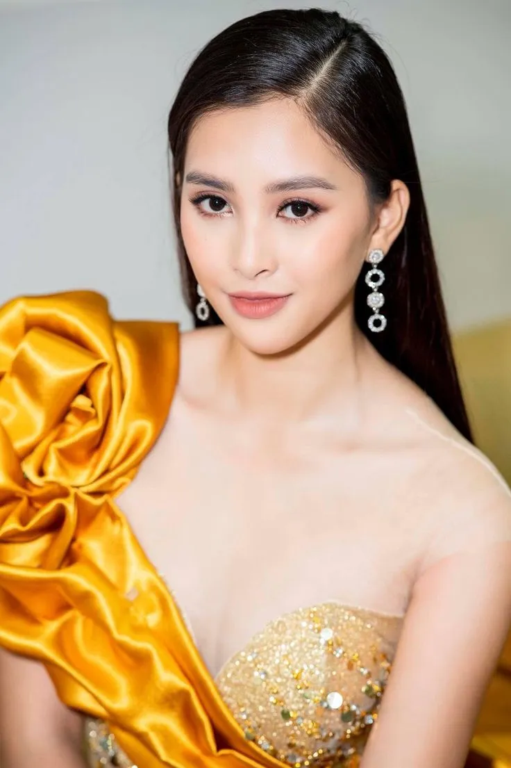 Hoa hậu Tiểu Vy khoe vẻ đẹp thuần khiết. Hoa hậu Tiểu Vy khoe vẻ đẹp thuần khiết.