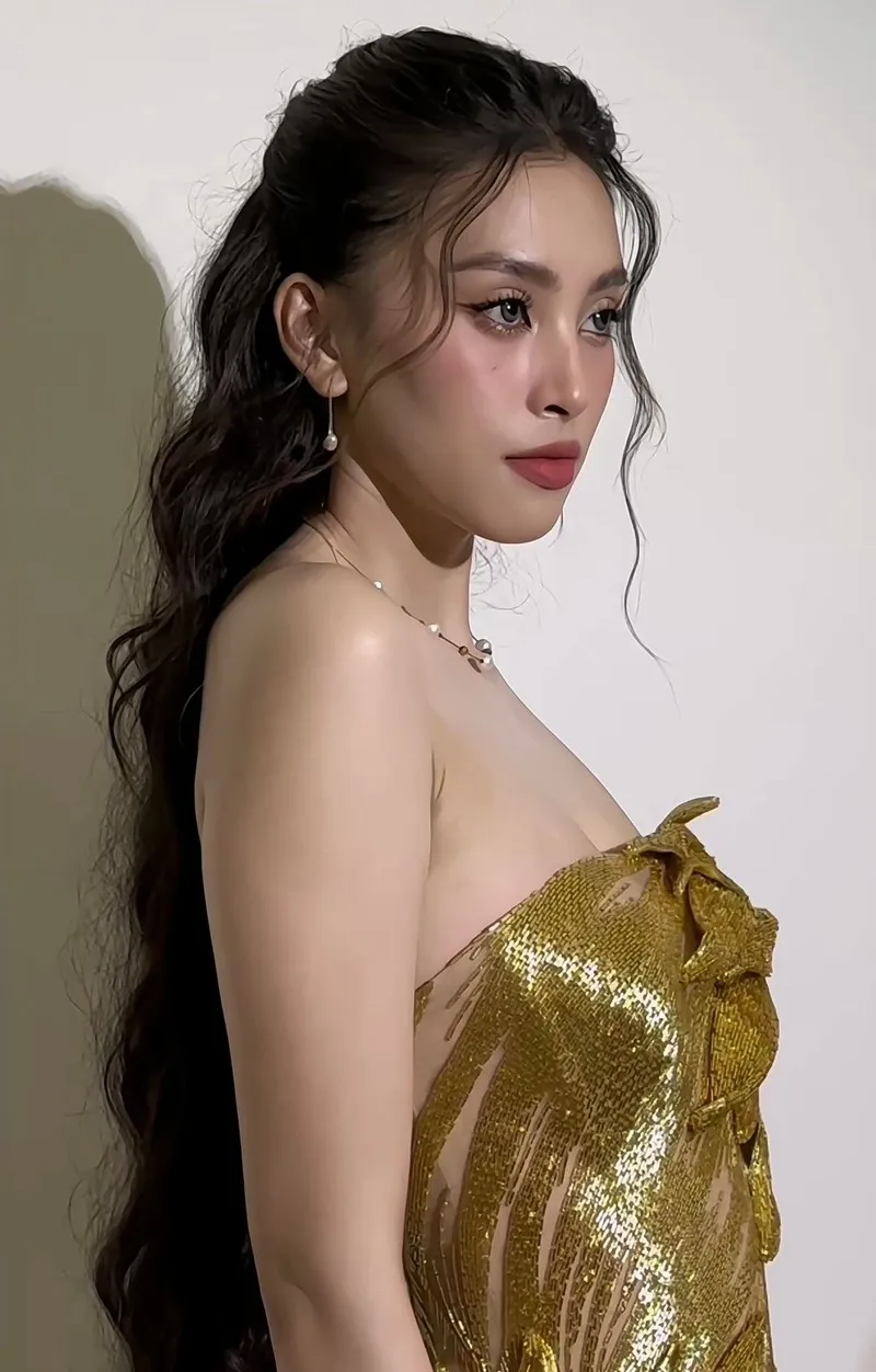 Nét dịu dàng của hoa hậu Tiểu Vy qua ảnh cận cảnh. Nét dịu dàng của hoa hậu Tiểu Vy qua ảnh cận cảnh.