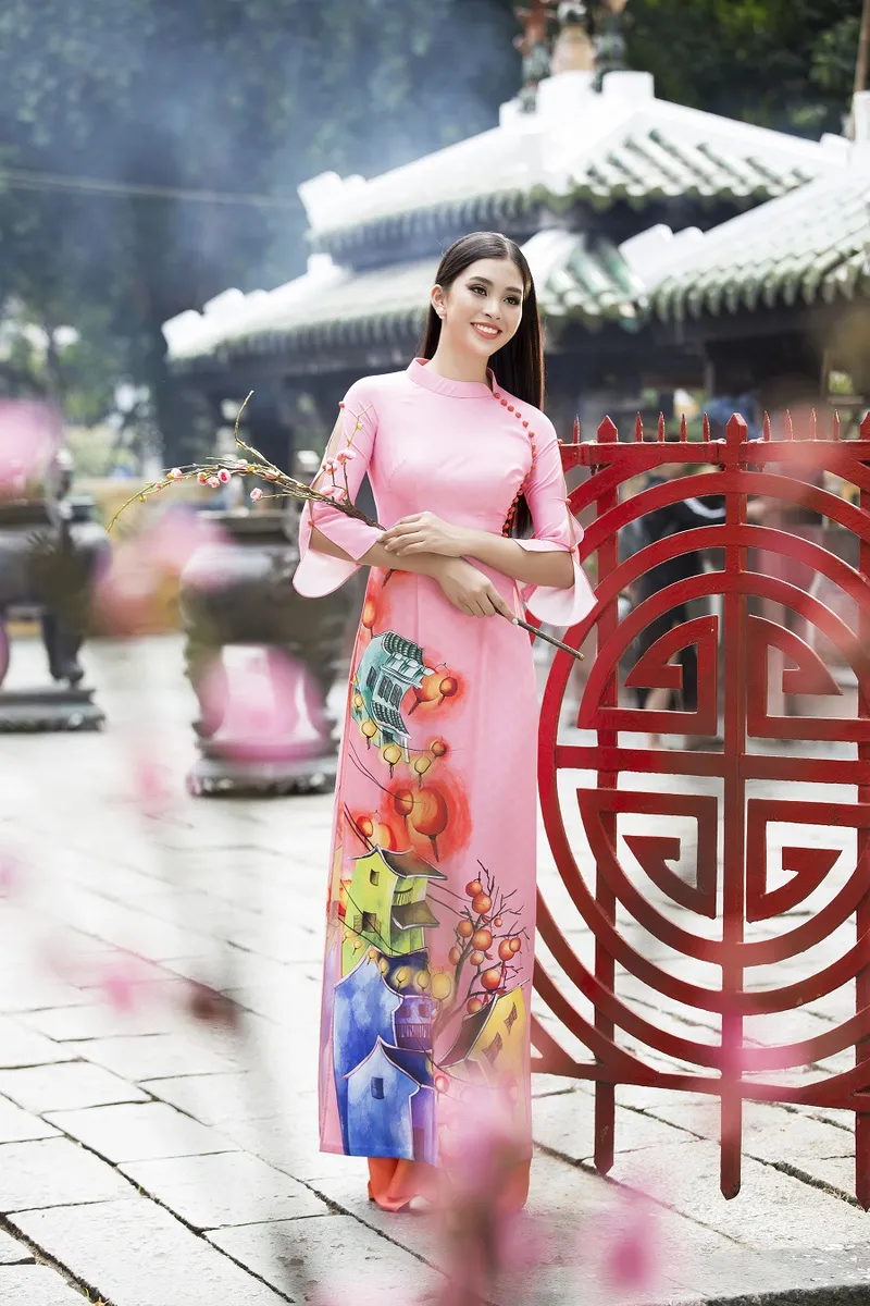 Vẻ đẹp đầy cuốn hút của hoa hậu Tiểu Vy. Vẻ đẹp đầy cuốn hút của hoa hậu Tiểu Vy.