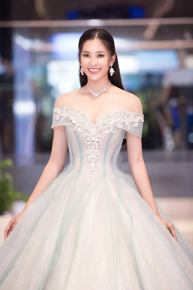 Nụ cười thân thiện của hoa hậu Tiểu Vy. Nụ cười thân thiện của hoa hậu Tiểu Vy.
