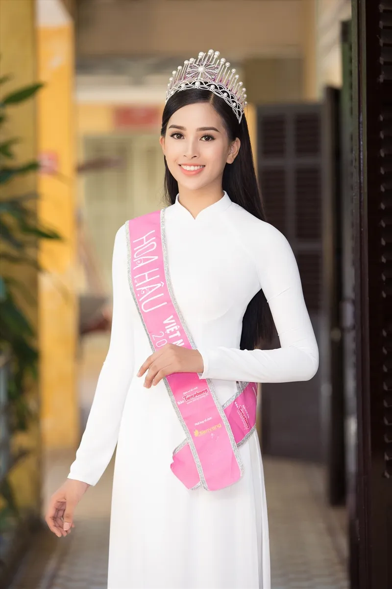 Hoa hậu Tiểu Vy với đôi mắt sáng ngời. Hoa hậu Tiểu Vy với đôi mắt sáng ngời.
