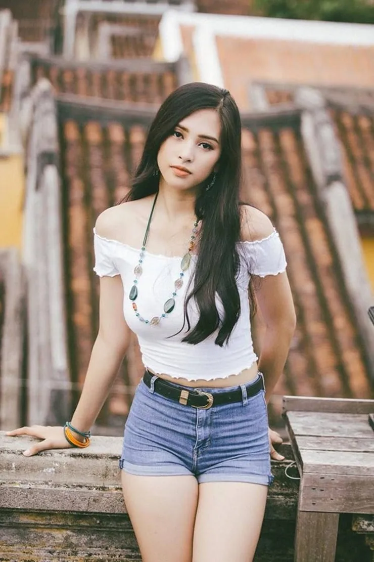 Tiểu Vy khoe nụ cười rạng rỡ. Tiểu Vy khoe nụ cười rạng rỡ.