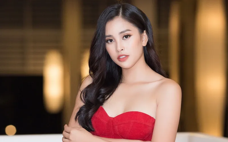 Vẻ đẹp đằm thắm của hoa hậu Tiểu Vy. Vẻ đẹp đằm thắm của hoa hậu Tiểu Vy.