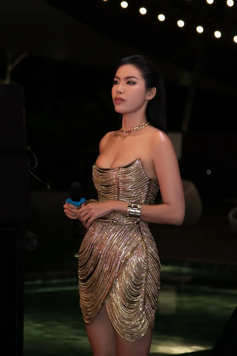 Vẻ đẹp của Minh Tú bừng sáng qua lăng kính đầy cảm hứng Vẻ đẹp của Minh Tú bừng sáng qua lăng kính đầy cảm hứng