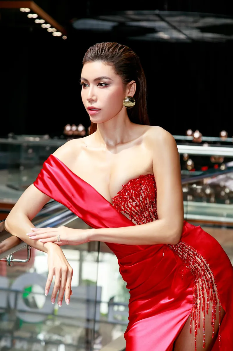 Hình đẹp Minh Tú làm bật lên thần thái ngút ngàn Hình đẹp Minh Tú làm bật lên thần thái ngút ngàn