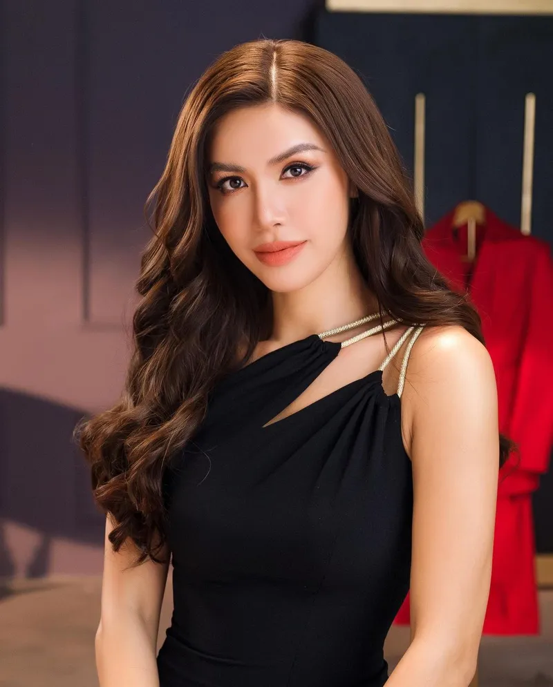 Minh Tú gợi cảm nhưng vẫn toát lên sự thanh lịch Minh Tú gợi cảm nhưng vẫn toát lên sự thanh lịch