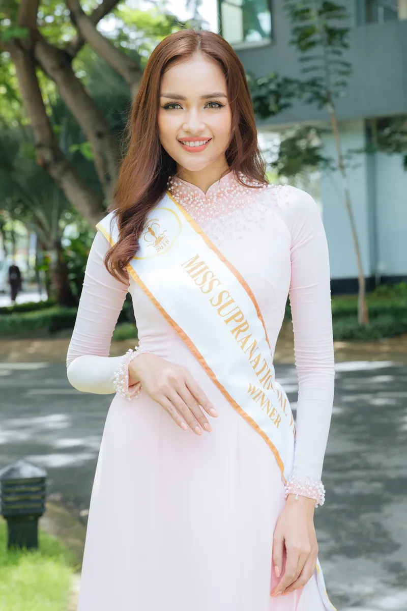 Nét đẹp thanh tao của Ngọc Châu trong từng khung hình
