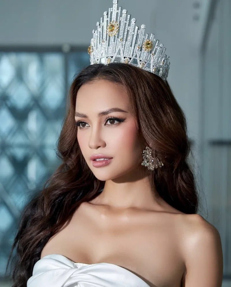 Vẻ đẹp Ngọc Châu nổi bật trong ánh sáng tự nhiên